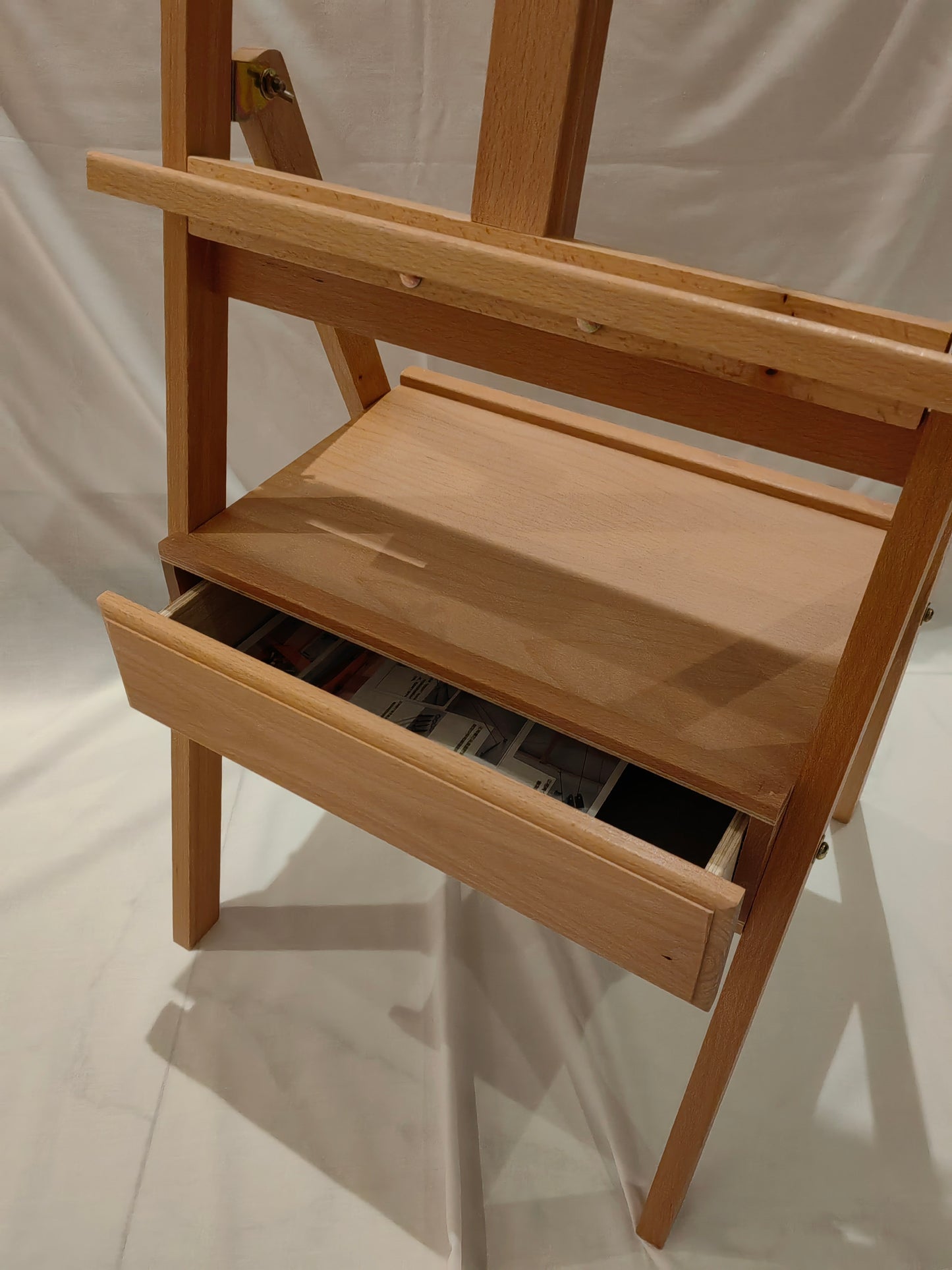 Alayjah, Professional Beech Wood Adjustable Easel with Built-in Drawer, 1-Piece, Sturdy Artist Stand for Painting & Storage 20100240، حامل رسم احترافي قابل للتعديل مصنوع من خشب الزان مع درج مدمج، قطعة واحدة – حامل متين للفنانين للرسم والتخزين