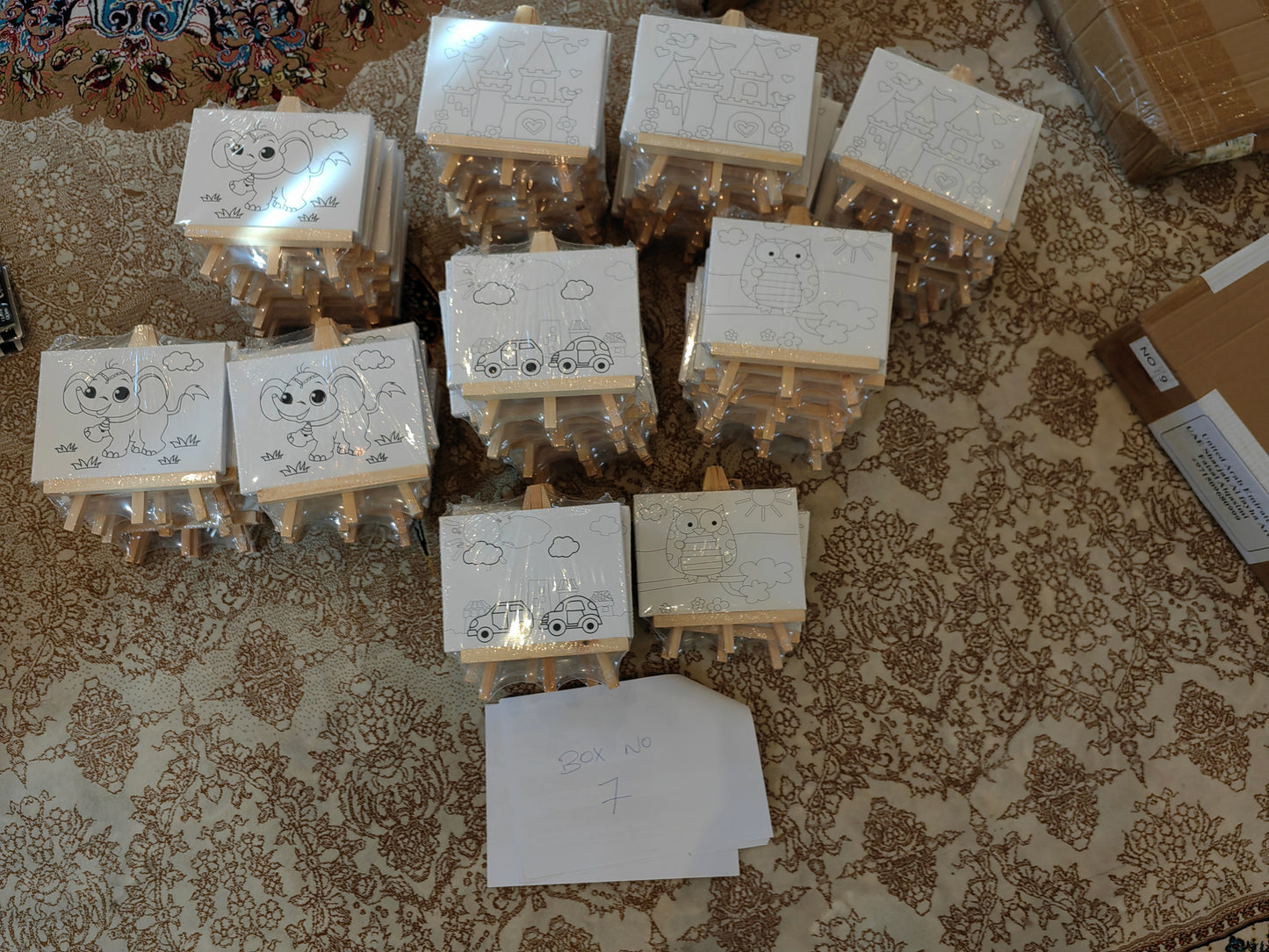 Alayjah, Kids' Easel & Pre-Printed Canvas , 1 Piece, 8 Fun Designs for Creative Painting, Easy & Mess-Free Art   20100100حامل ولوحات قماش مرسومة مسبقًا للأطفال، قطعة واحدة، 8 تصاميم ممتعة للرسم الإبداعي، نشاط فني سهل ونظيف