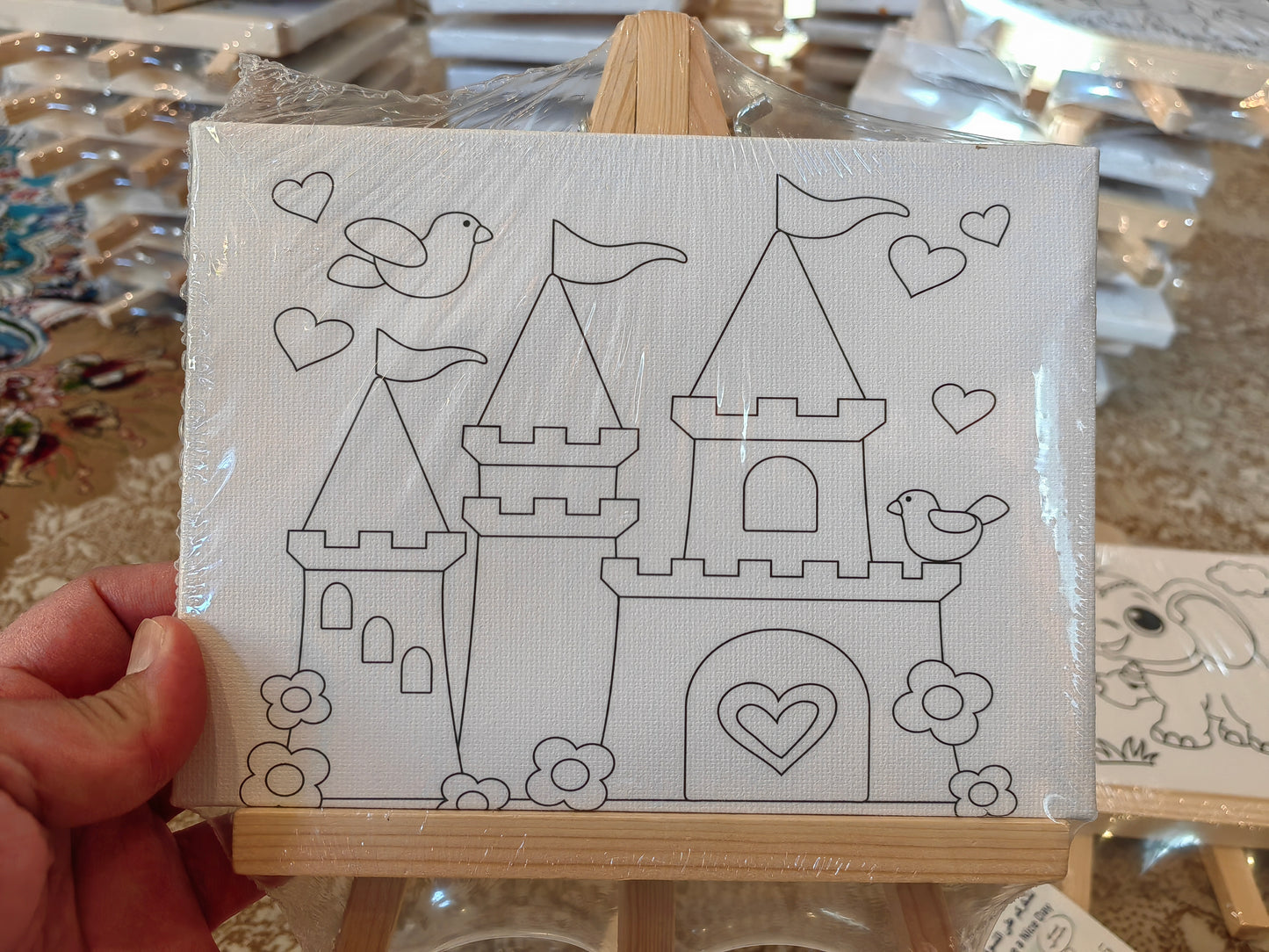 Alayjah, Kids' Easel & Pre-Printed Canvas , 1 Piece, 8 Fun Designs for Creative Painting, Easy & Mess-Free Art   20100100حامل ولوحات قماش مرسومة مسبقًا للأطفال، قطعة واحدة، 8 تصاميم ممتعة للرسم الإبداعي، نشاط فني سهل ونظيف