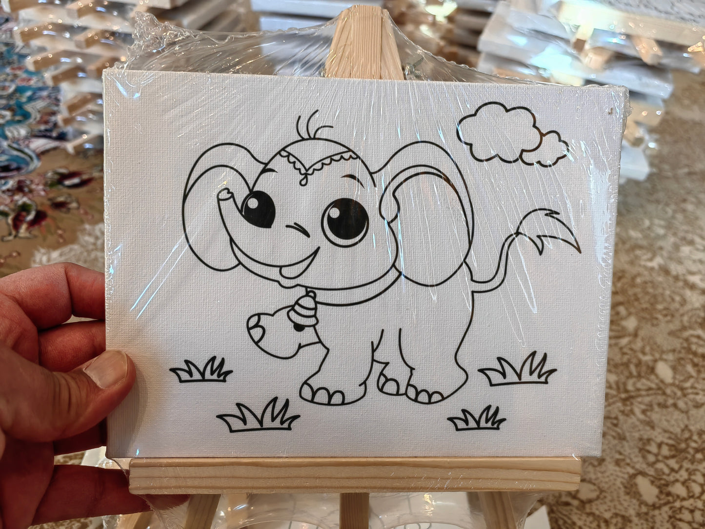 Alayjah, Kids' Easel & Pre-Printed Canvas , 1 Piece, 8 Fun Designs for Creative Painting, Easy & Mess-Free Art   20100100حامل ولوحات قماش مرسومة مسبقًا للأطفال، قطعة واحدة، 8 تصاميم ممتعة للرسم الإبداعي، نشاط فني سهل ونظيف