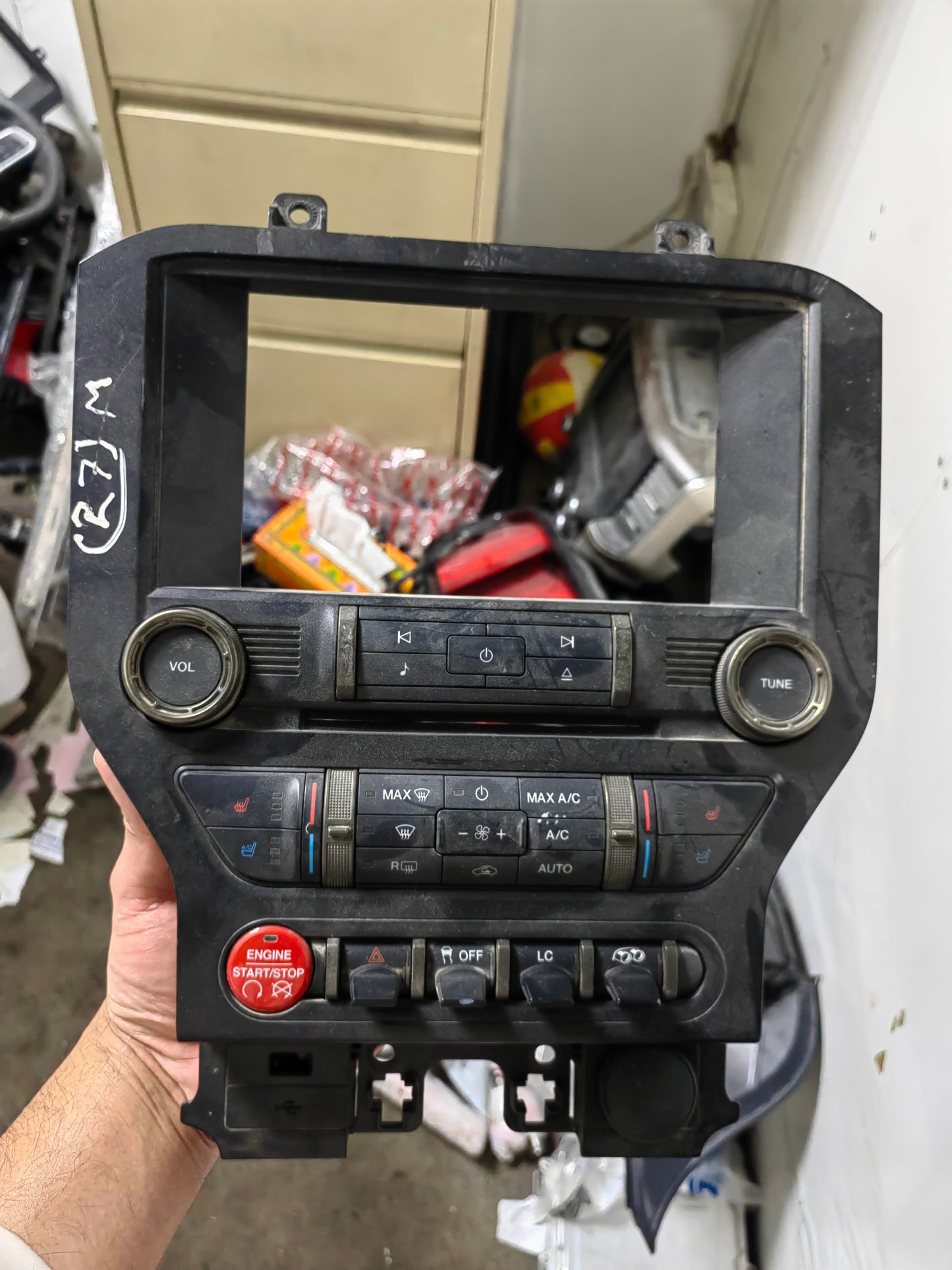 Dash Radio Climate Control Switch Trim Lr3v-18e245-bc Ford Mustang Shelby Gt500 Console with Screen and Multimedia Device