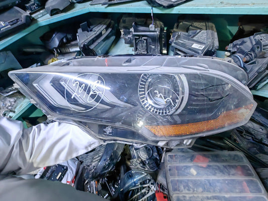 Used Front Headlights Set for Ford Mustang 2018–2023 (Driver & Passenger)مصابيح أمامية  لفورد موستانج 2018–2023 (سائق وراكب)