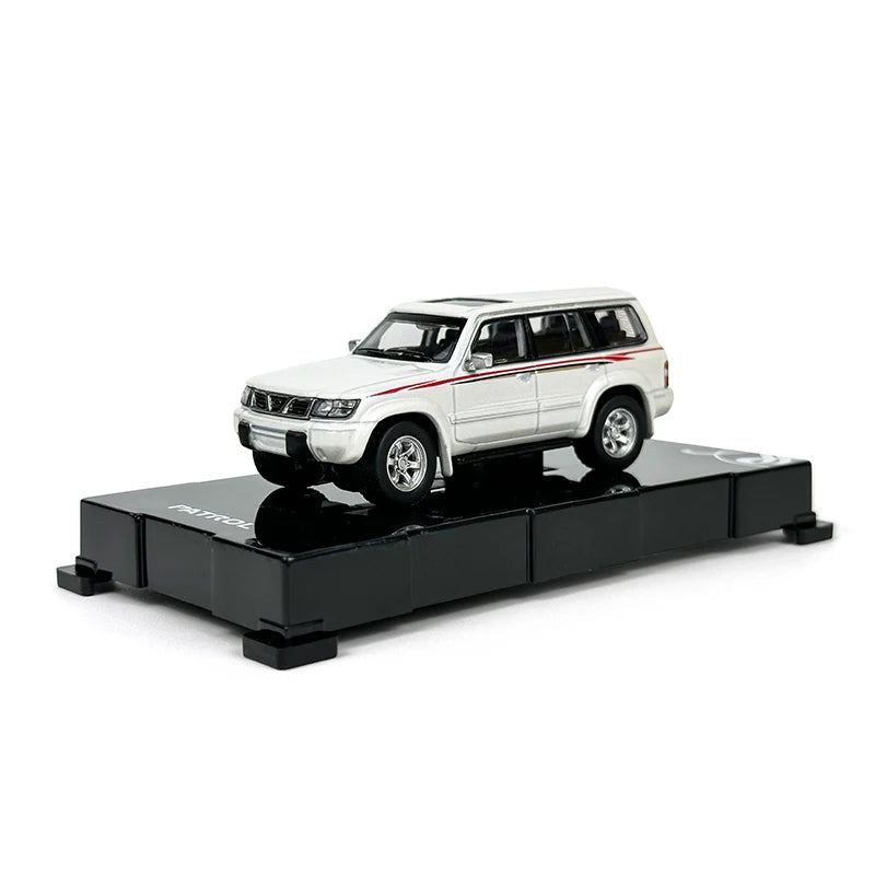 1:64 Scale Nissan Patrol 1998 Y61 Car Model .نموذج سيارة نيسان باترول 1998 Y61 بمقياس 1:64