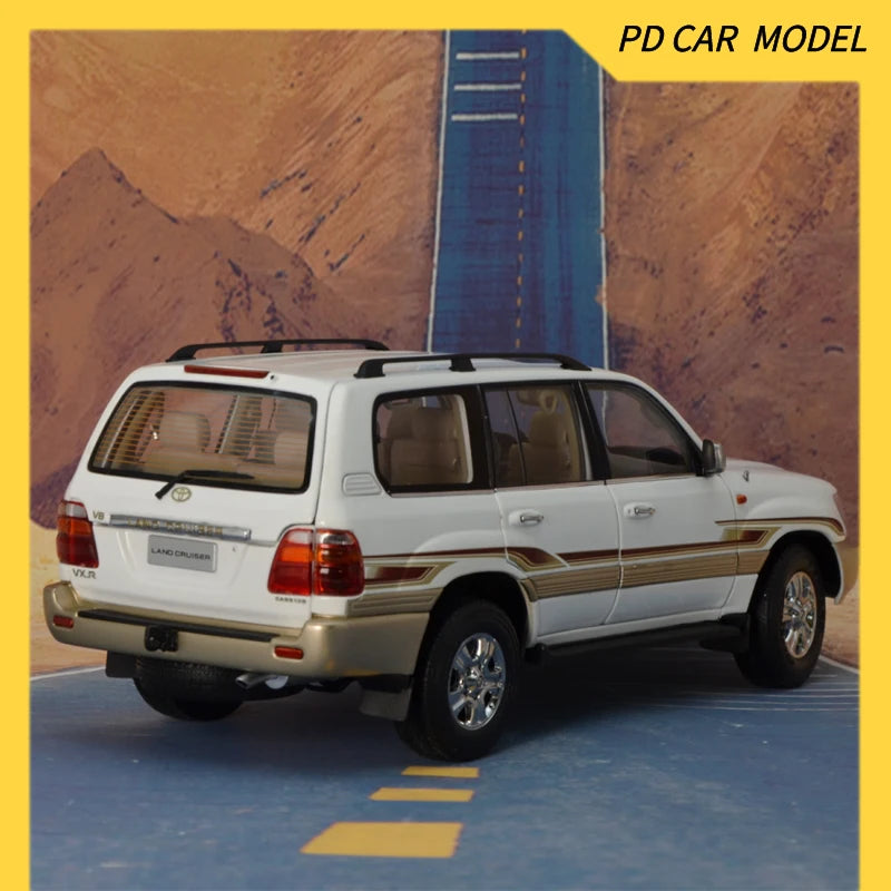 1:18 Scale Toyota Land Cruiser Model نموذج تويوتا لاند كروزر بمقياس 1:18