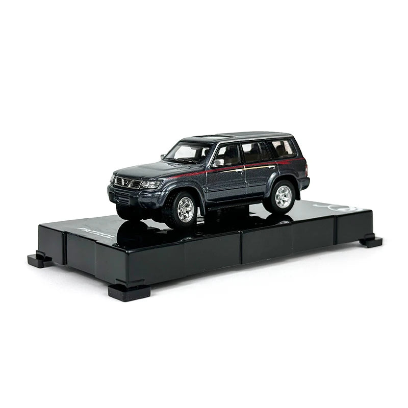 1:64 Scale Nissan Patrol 1998 Y61 Car Model .نموذج سيارة نيسان باترول 1998 Y61 بمقياس 1:64