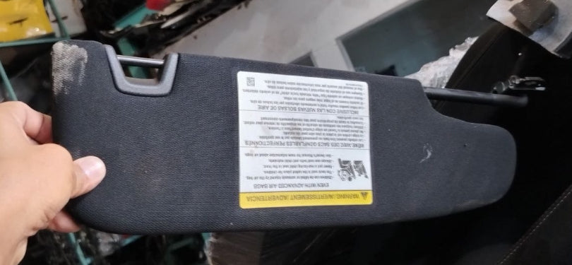 Used Ford Mustang 2024 Coupe Sun Visors – Pair, زوج واقيات شمس مستعملة لفورد موستانج كوبيه 2024