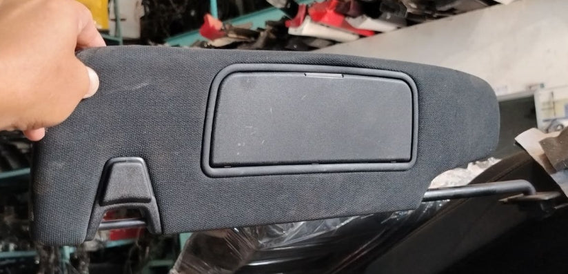 Used Ford Mustang 2024 Coupe Sun Visors – Pair, زوج واقيات شمس مستعملة لفورد موستانج كوبيه 2024