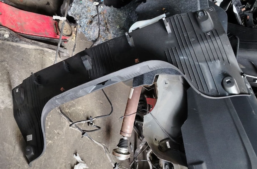 Used 2024 to 2026 Ford Mustang Coupe Trunk Latch Lock Sill Scuff Plate Trim Cover – غطاء لوحة حماية حافة الصندوق وقفل الصندوق مستعمل لفورد موستانج كوبيه 2024–2026