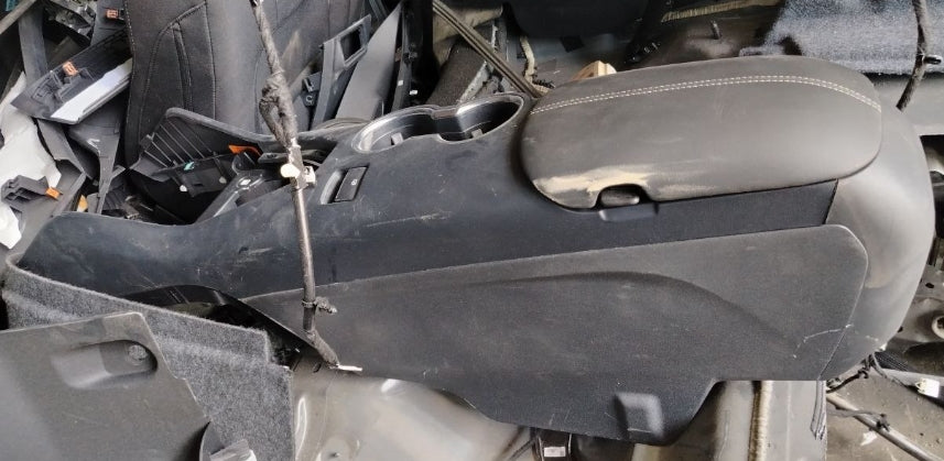 Used 2024-2025 Ford Mustang Center Console Armrest Lid –  غطاء مسند الذراع الأوسط مستعمل لفورد موستانج 2024–2025