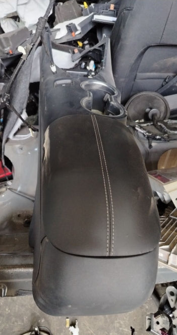 Used 2024-2025 Ford Mustang Center Console Armrest Lid –  غطاء مسند الذراع الأوسط مستعمل لفورد موستانج 2024–2025