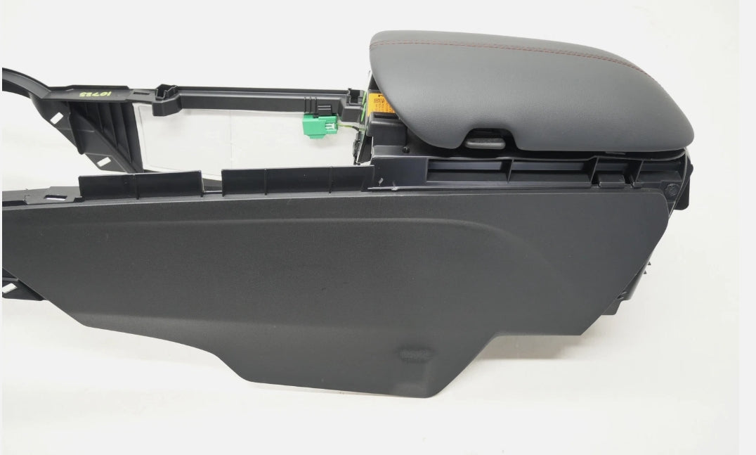 Used 2024-2025 Ford Mustang Center Console Armrest Lid –  غطاء مسند الذراع الأوسط مستعمل لفورد موستانج 2024–2025