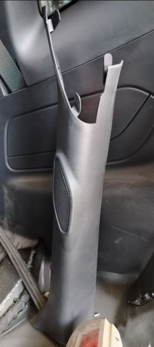 Used 2024-2025 Ford Mustang Coupe Windshield Left A-Pillar Trim Cover & Speaker –  غطاء عمود الزجاج الأمامي الأيسر مع سماعة مستعمل فورد موستانج كوبيه 2024–2025