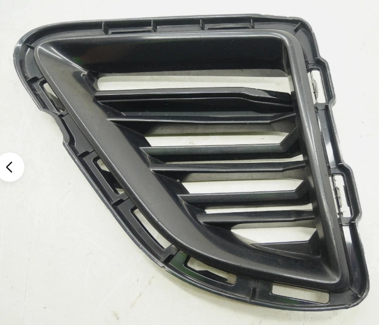 Used 2016-2024 Chevrolet Camaro Front Bumper Grille Vent Trim – Left & Right Side, تشطيب فتحات شبك الصدام الأمامي الأيسر والأيمن مستعمل لشفروليه كمارو 2016–2024