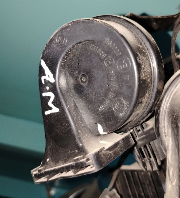 Used 2015–2023 Ford Mustang Dual Tone Horn Set – High & Low Note Signal Siren Pair مجموعة أبواق مزدوجة النغمة مستعملة لفورد موستانج 2015–2023 – زوج نغمات عالية ومنخفضة