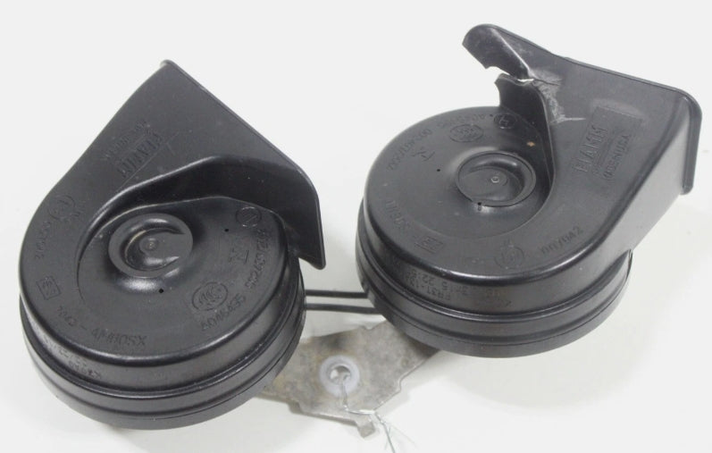 Used 2015–2023 Ford Mustang Dual Tone Horn Set – High & Low Note Signal Siren Pair مجموعة أبواق مزدوجة النغمة مستعملة لفورد موستانج 2015–2023 – زوج نغمات عالية ومنخفضة