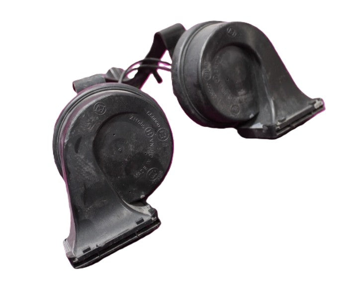 Used 2016-2023 Chevrolet Camaro Front High & Low Pitch Tone Horn Set –  مجموعة أبواق أمامية عالية ومنخفضة النغمة مستعملة لشفروليه كمارو 2016–2023