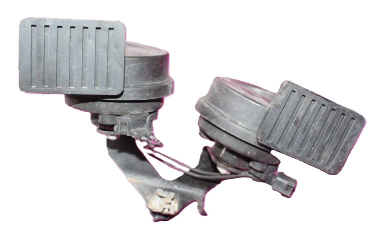 Used 2016-2023 Chevrolet Camaro Front High & Low Pitch Tone Horn Set –  مجموعة أبواق أمامية عالية ومنخفضة النغمة مستعملة لشفروليه كمارو 2016–2023