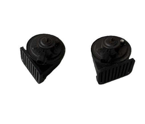Used 2015-2023 Dodge Charger / Chrysler Horn Set –  مجموعة أبواق مستعملة لدودج تشارجر / كرايسلر 2015–2023