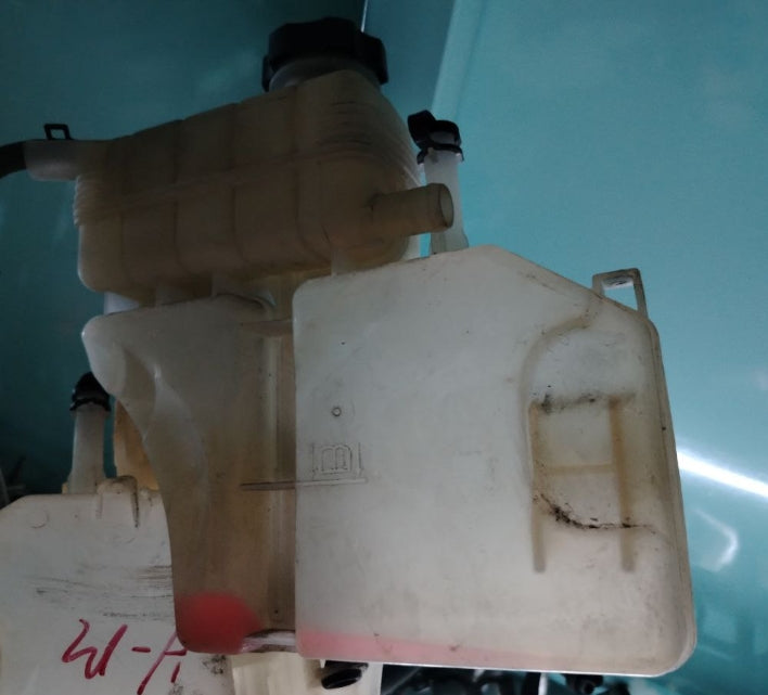 Used 2016–2024 Chevrolet Camaro Radiator Surge Tank –  خزان تمدد رادياتير مستعمل لشفروليه كمارو 2016–2024