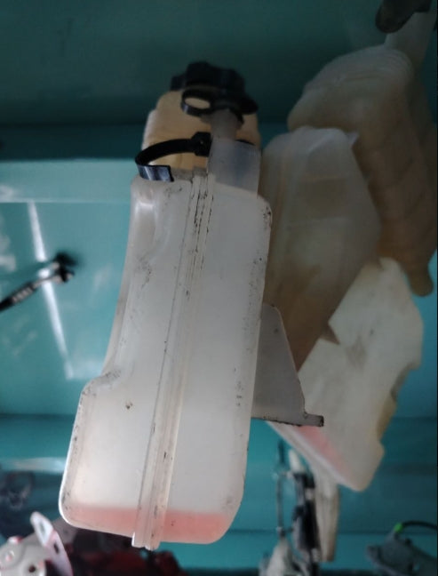 Used 2016–2024 Chevrolet Camaro Radiator Surge Tank –  خزان تمدد رادياتير مستعمل لشفروليه كمارو 2016–2024