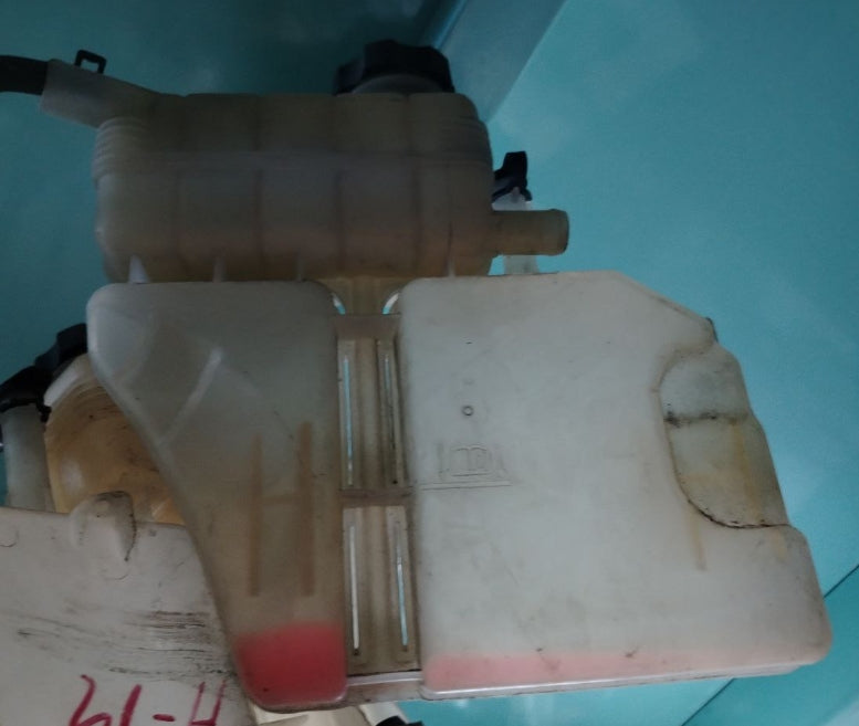 Used 2016–2024 Chevrolet Camaro Radiator Surge Tank –  خزان تمدد رادياتير مستعمل لشفروليه كمارو 2016–2024