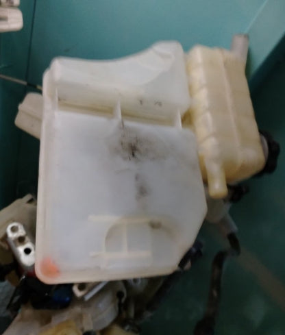 Used 2016–2024 Chevrolet Camaro Radiator Surge Tank –  خزان تمدد رادياتير مستعمل لشفروليه كمارو 2016–2024