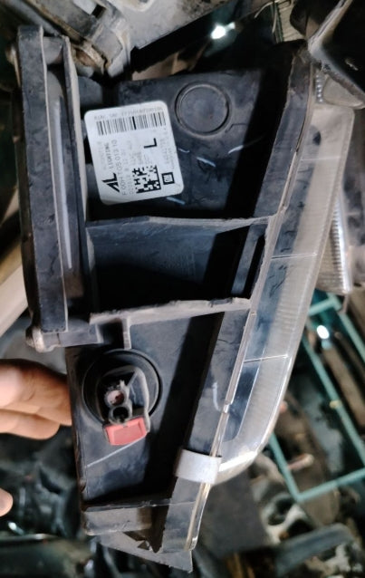 Used Set of LED OEM DRL Fog Lights for 2016–2022 Chevrolet Camaro – Left & Right Pair, مجموعة مصابيح ضباب LED نهارية أصلية مستعملة لشفروليه كمارو 2016–2022 – جهة اليسار واليمين