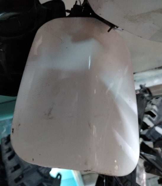 Used Dodge Charger 2011–2021 Fuel/Gas Tank Door – غطاء خزان الوقود مستعمل لدودج تشارجر 2011–2021