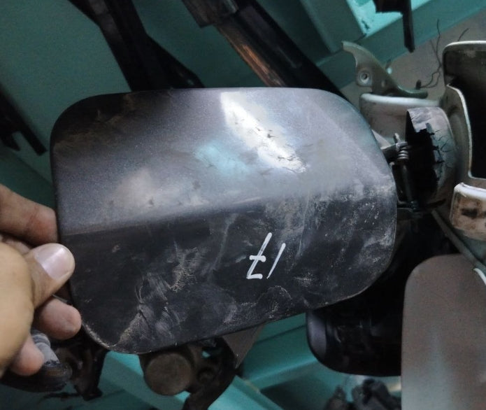 Used Dodge Charger 2011–2021 Fuel/Gas Tank Door – غطاء خزان الوقود مستعمل لدودج تشارجر 2011–2021
