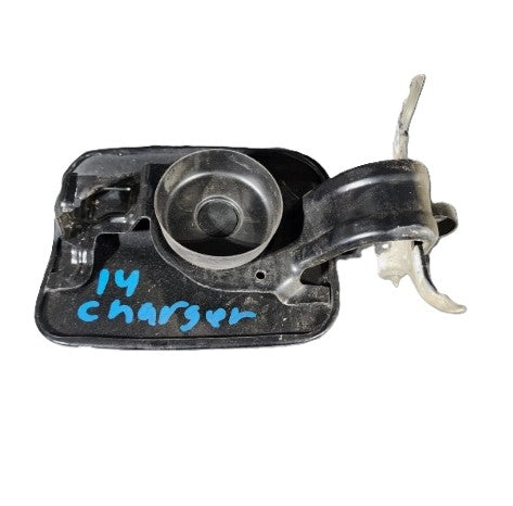 Used Dodge Charger 2011–2021 Fuel/Gas Tank Door – غطاء خزان الوقود مستعمل لدودج تشارجر 2011–2021