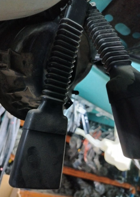 Used Universal Seat Belt Buckle Lock – قفل مشبك حزام أمان مستعمل عالمي