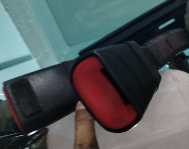 Used Universal Seat Belt Buckle Lock – قفل مشبك حزام أمان مستعمل عالمي