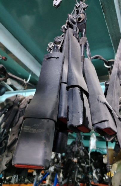 Used Universal Seat Belt Buckle Lock – قفل مشبك حزام أمان مستعمل عالمي