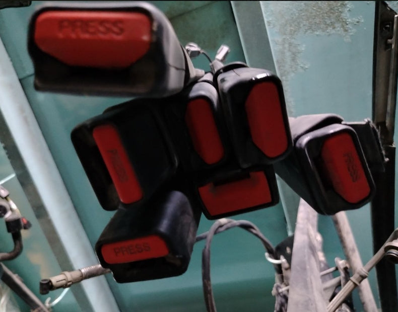 Used Universal Seat Belt Buckle Lock – قفل مشبك حزام أمان مستعمل عالمي