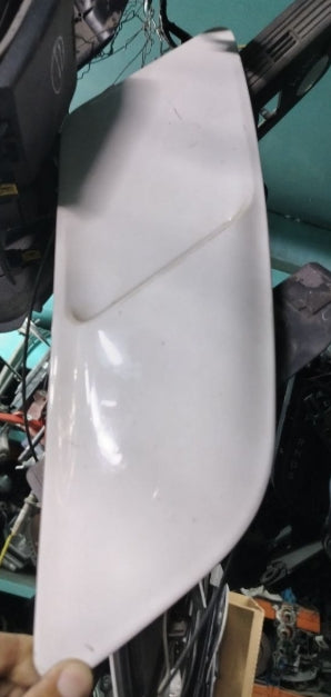 Used 2015–2017 Ford Mustang GT Hood Heat Extractors Pair – زوج فتحات تهوية غطاء المحرك مستعملة لفورد موستانج GT 2015–2017