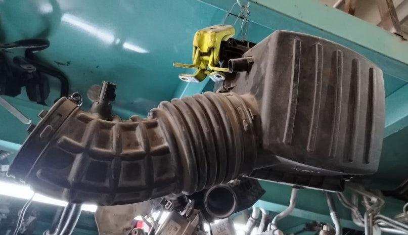 Used Jeep Grand Cherokee & Dodge Durango Engine Air Intake Cleaner Filter Box –  علبة فلتر هواء مدخل المحرك مستعملة لجيب جراند شيروكي ودودج دورانجو