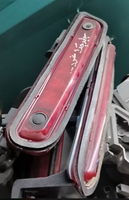 Used 2011–2014 Dodge Charger Third Trunk Brake Stop Light with Camera –  ضوء مكابح ثالث في صندوق السيارة مع كاميرا مستعمل لدودج تشارجر 2011–2014