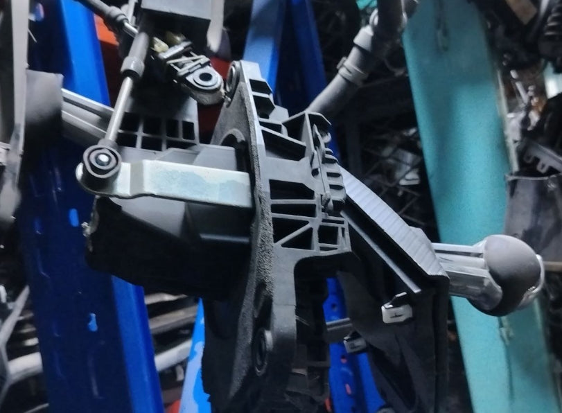 Used 2024–2026 Ford Mustang Automatic Shifter Assembly –  مجموعة ناقل حركة أوتوماتيكي مستعملة لفورد موستانج 2024–2026