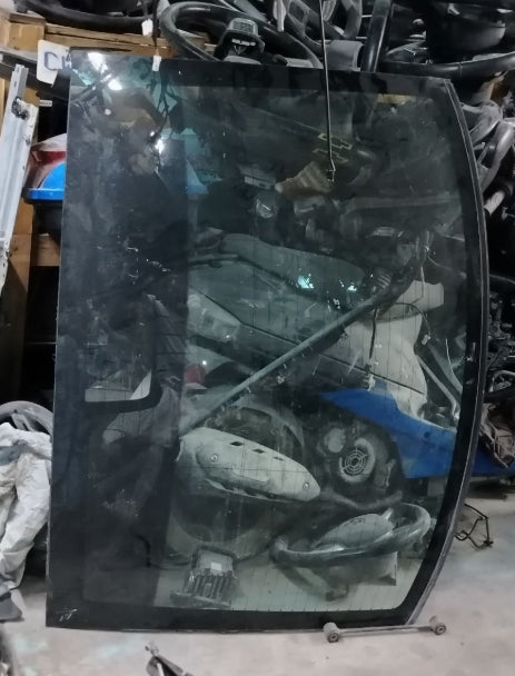 Used Ford Mustang 2016–2023 Rear Back Glass –  زجاج خلفي مستعمل لفورد موستانج 2016–2023