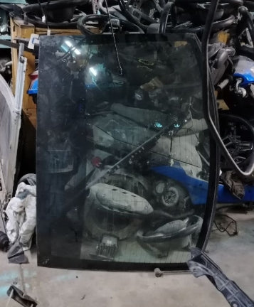 Used Ford Mustang 2016–2023 Rear Back Glass –  زجاج خلفي مستعمل لفورد موستانج 2016–2023