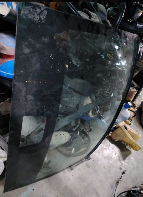 Used Ford Mustang 2016–2023 Rear Back Glass –  زجاج خلفي مستعمل لفورد موستانج 2016–2023