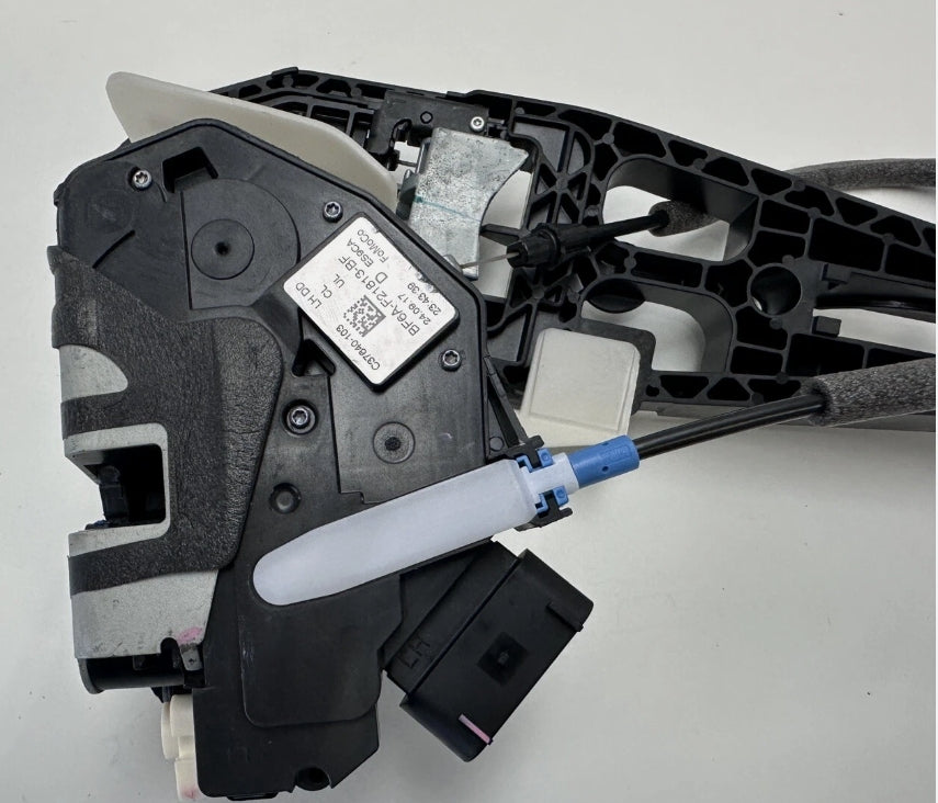Used Ford Mustang 2016–2023 Driver & Passenger Side Door Lock Actuator / Latch Assembly – تجميع قفل ومشغل باب مستعمل لفورد موستانج 2016–2023 – جهة السائق والراكب