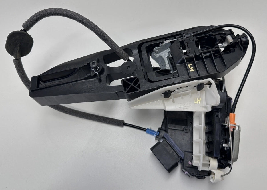 Used Ford Mustang 2016–2023 Driver & Passenger Side Door Lock Actuator / Latch Assembly – تجميع قفل ومشغل باب مستعمل لفورد موستانج 2016–2023 – جهة السائق والراكب