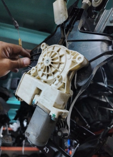 Used 2015–2026 Ford Mustang Driver & Passenger Door Window Regulator Motor Set –  مجموعة محركات منظم زجاج أبواب السائق والراكب مستعملة لفورد موستانج 2015–2026