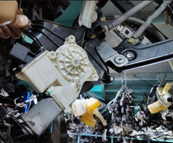 Used 2015–2026 Ford Mustang Driver & Passenger Door Window Regulator Motor Set –  مجموعة محركات منظم زجاج أبواب السائق والراكب مستعملة لفورد موستانج 2015–2026