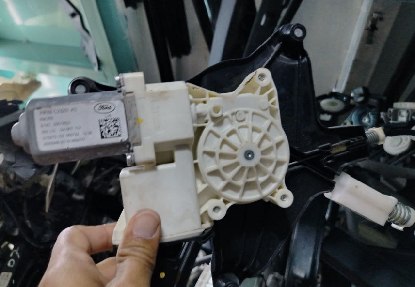 Used 2015–2026 Ford Mustang Driver & Passenger Door Window Regulator Motor Set –  مجموعة محركات منظم زجاج أبواب السائق والراكب مستعملة لفورد موستانج 2015–2026
