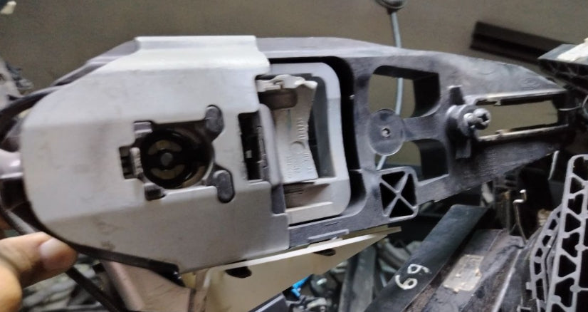 Used Ford Mustang 2016–2023 Driver & Passenger Side Door Lock Actuator / Latch Assembly – تجميع قفل ومشغل باب مستعمل لفورد موستانج 2016–2023 – جهة السائق والراكب