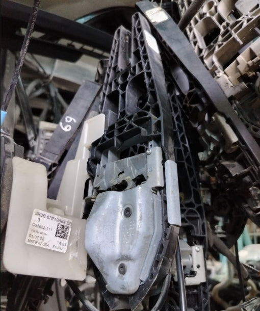 Used Ford Mustang 2016–2023 Driver & Passenger Side Door Lock Actuator / Latch Assembly – تجميع قفل ومشغل باب مستعمل لفورد موستانج 2016–2023 – جهة السائق والراكب