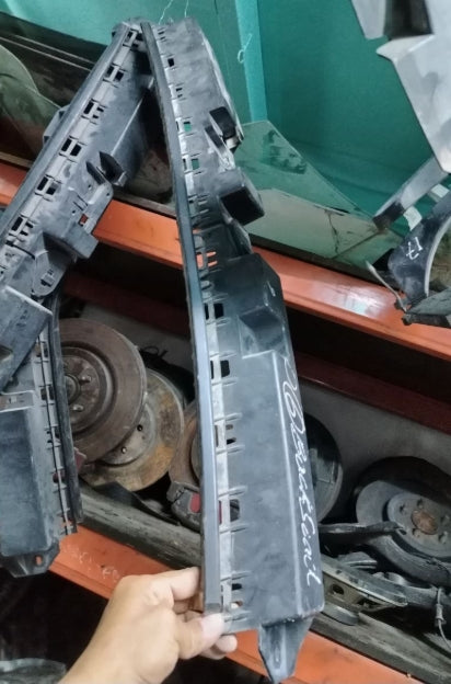 Used Dodge Charger 2014–2020 Rear Bumper Bracket –  حامل صدام خلفي مستعمل لدودج تشارجر 2014–2020