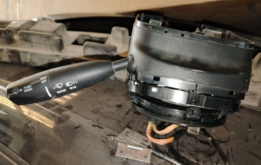 Used Turn Signal Switch for 2014–2018 Dodge Charger –  مفتاح إشارة انعطاف مستعمل لدودج تشارجر 2014–2018